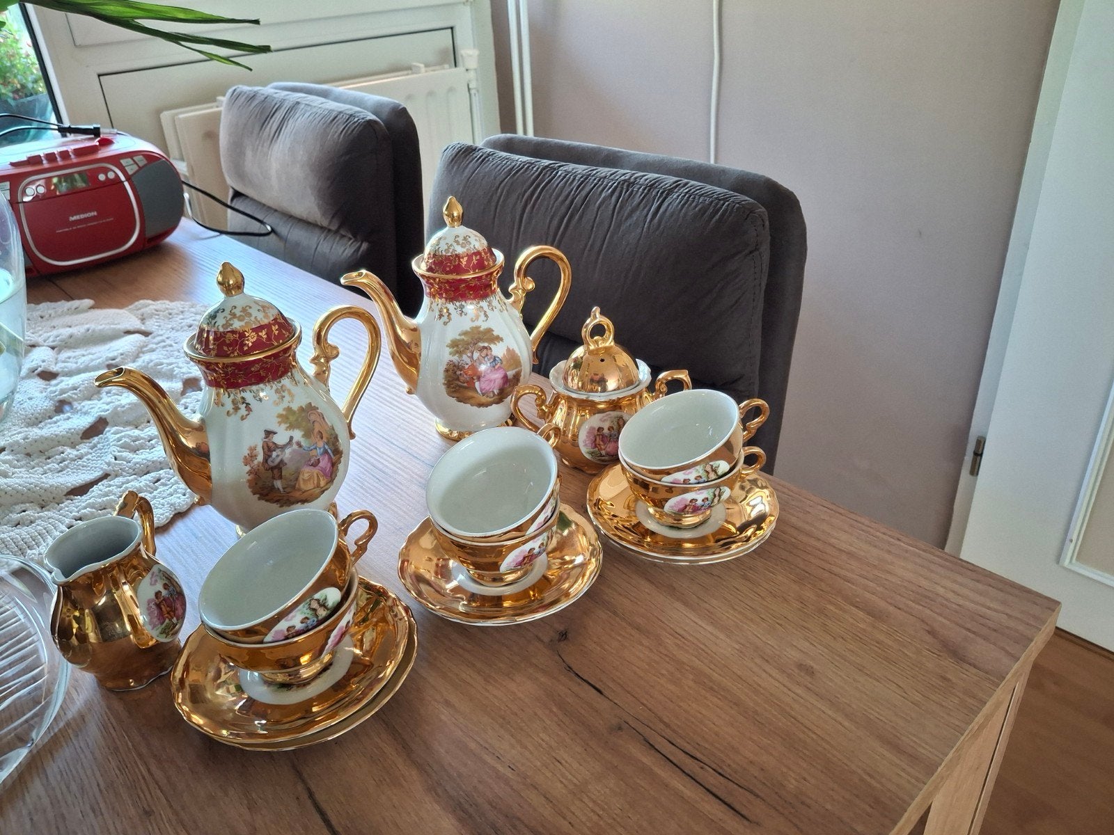 Servies je, Ophalen