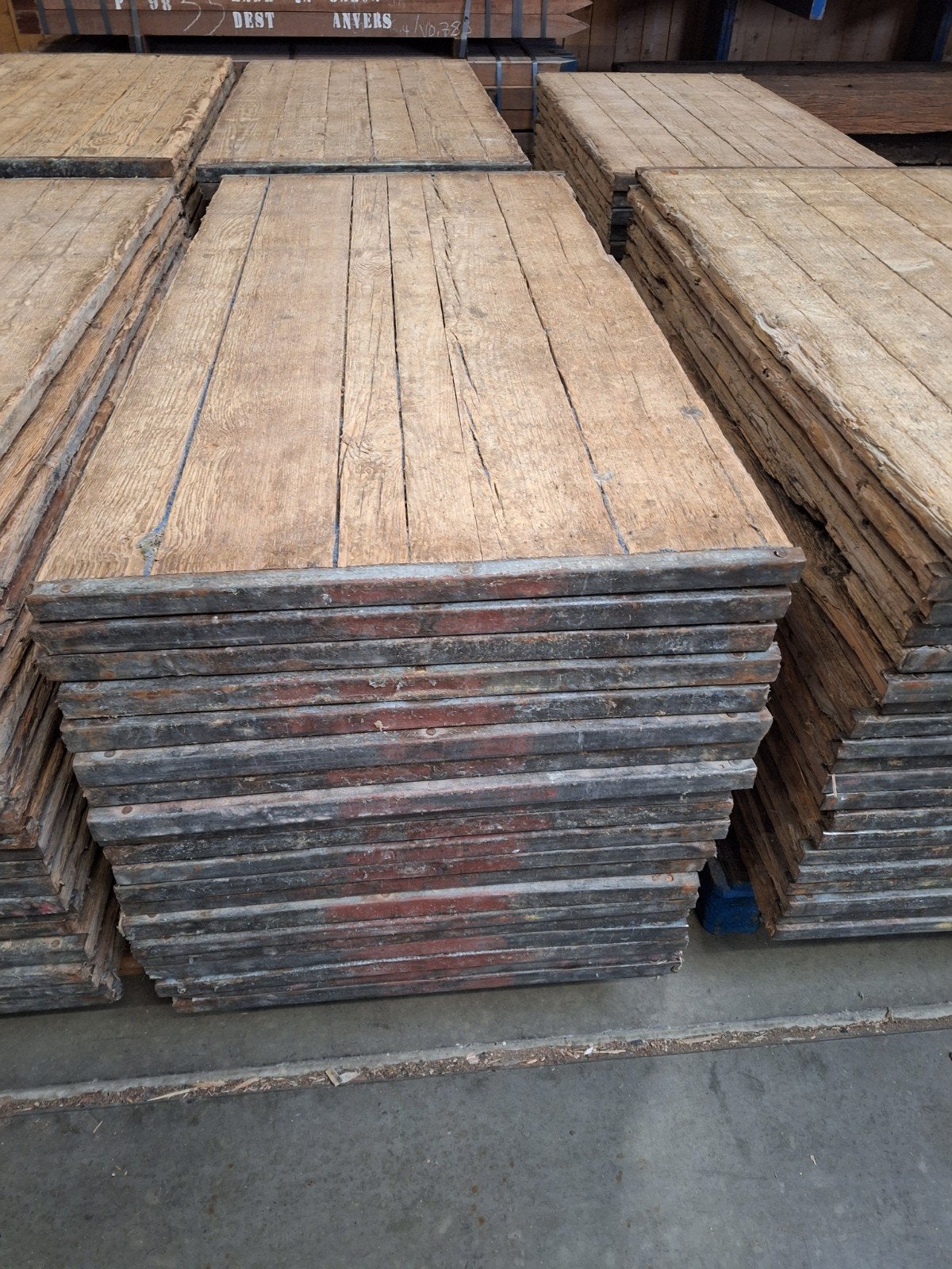 gebruikte  steenschotten  3,5x72x140cm lambrisering, Ophalen, Gebruikt, Velsenstraat  2, Info@kanzohandelsonderneming.nl
