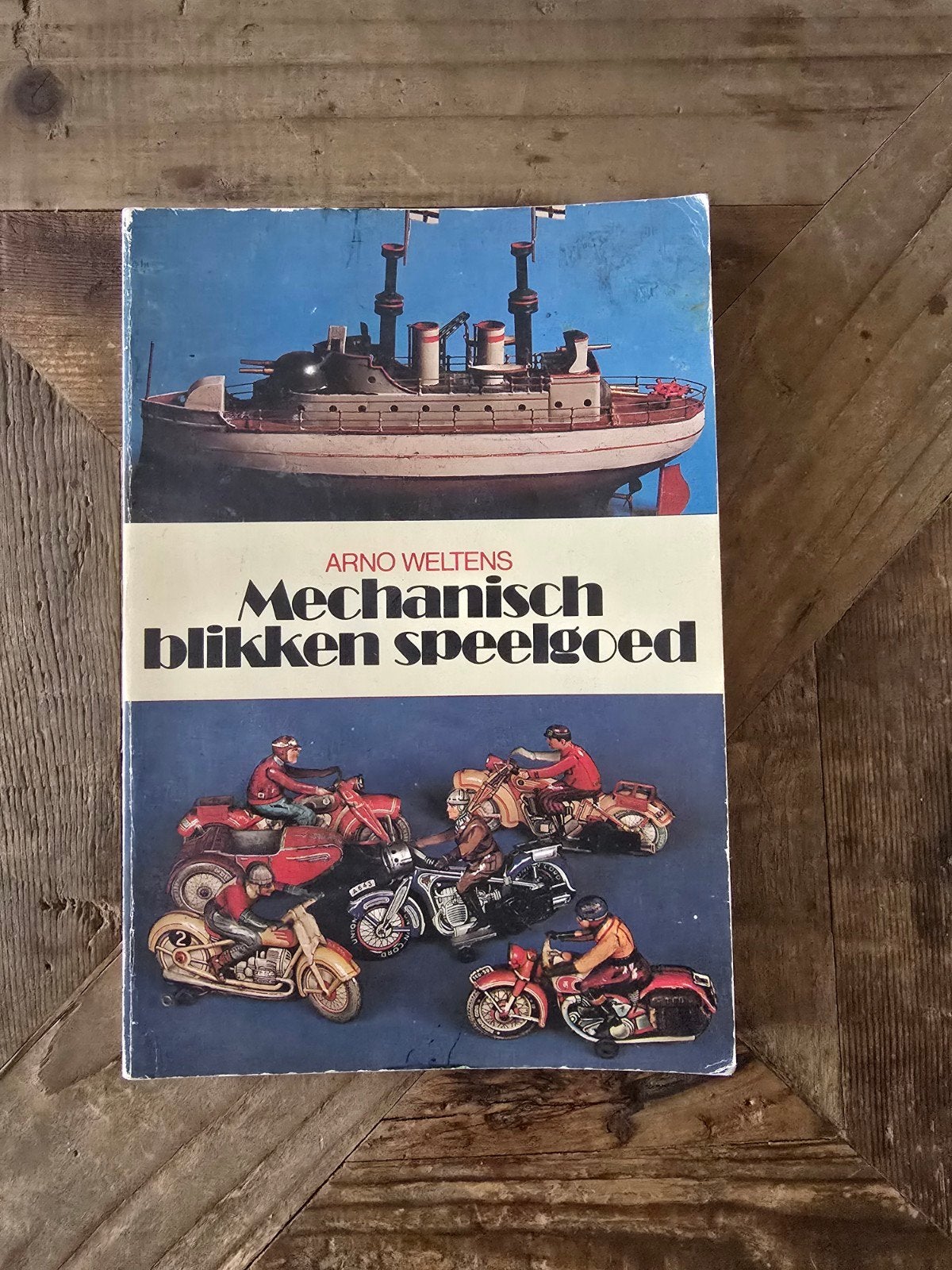 Boekje mechanisch blikken speelgoed – Arno Weltens – vintage, Ophalen of Verzenden, Gelezen