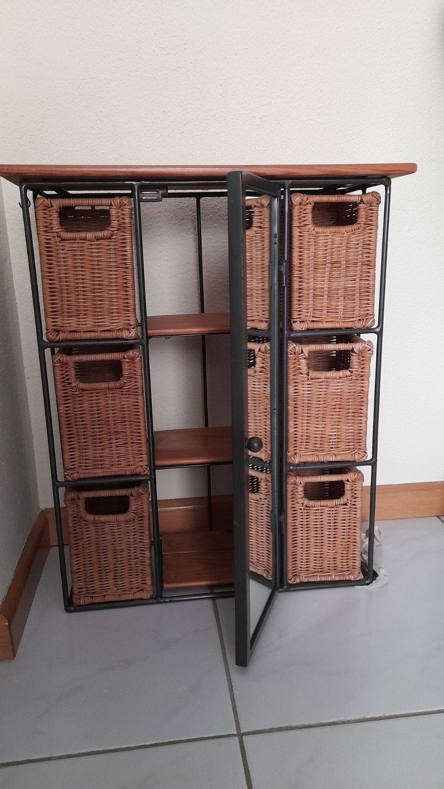Opbergkastje met rieten mandjes en spiegeldeur, Ophalen, Gebruikt