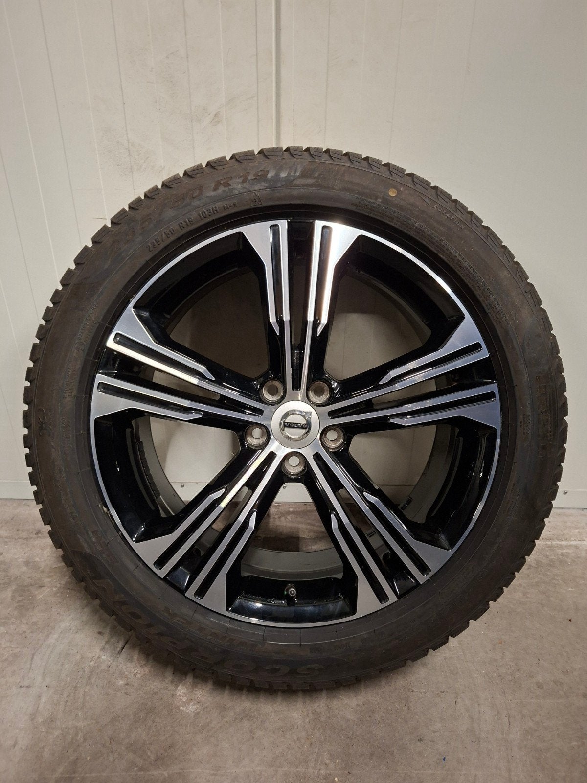 Foto 3 van 19' Volvo XC40 XC 40 Diamond Cut met winterbanden Origineel