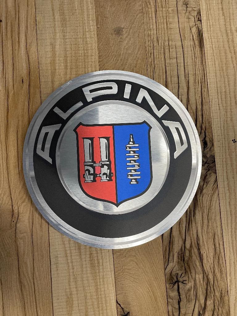 Reclamebord Alpina logo embleem 40x40cm aluminium, Verzamelen, Merken en Reclamevoorwerpen, Nieuw, Reclamebord, Ophalen of Verzenden