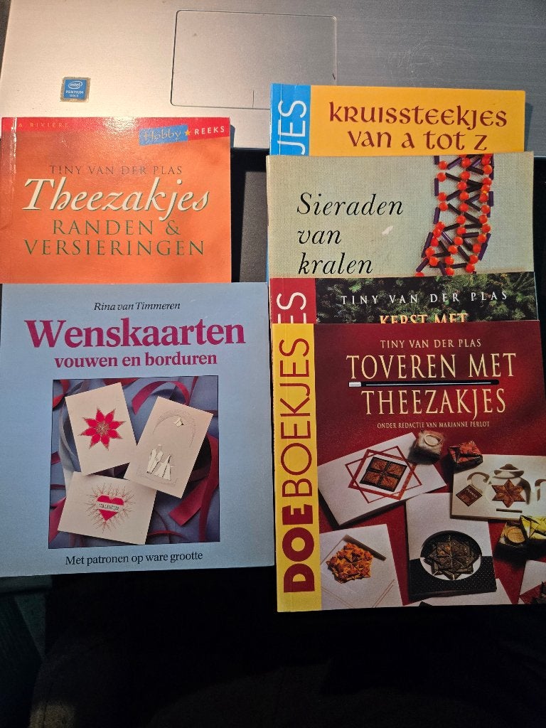 Set van 6 Hobbyboekjes. Alle in zeer nette gebruikte staat., Diverse auteurs, Scrapbooking en Knutselen, Ophalen, Gelezen