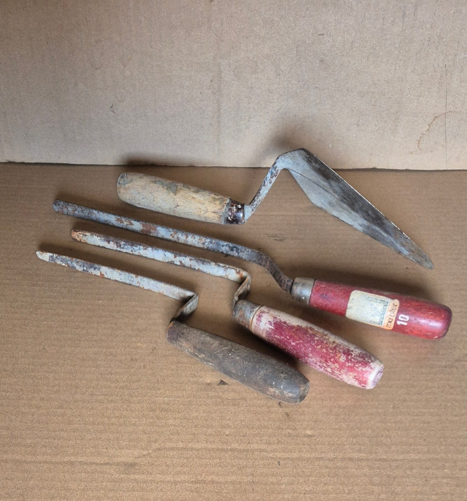 Te koop: Metselgereedschap / Troffel / Voegspijkers

​Beschr, Ophalen