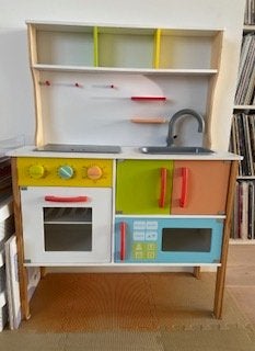 Kleurige speelkeuken - gratis ophalen: deurtje defect, Ophalen, Gebruikt, Overige materialen, Speelkeuken