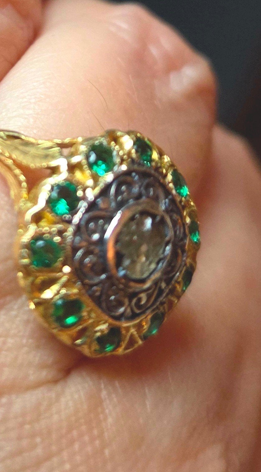 Italiaanse gouden ring met Diamant en Smaragd., Ophalen of Verzenden