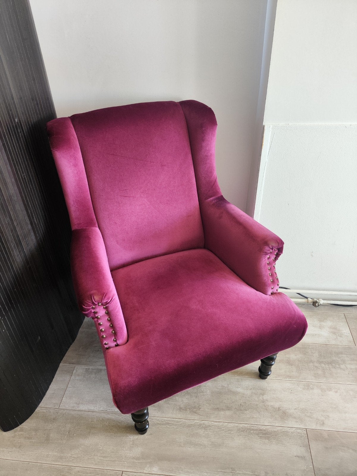 Klassieke vintage roze bordeaux velvet fauteuil, Ophalen, Gebruikt, 75 tot 100 cm, Klassiek, Vintage, Chesterfield
