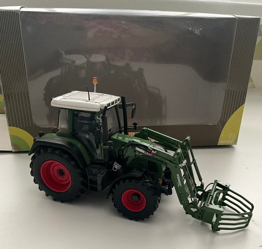 Fendt 415 With Front Bale Grab, Verzenden, Zo goed als nieuw, Tractor of Landbouw, Universal Hobbies