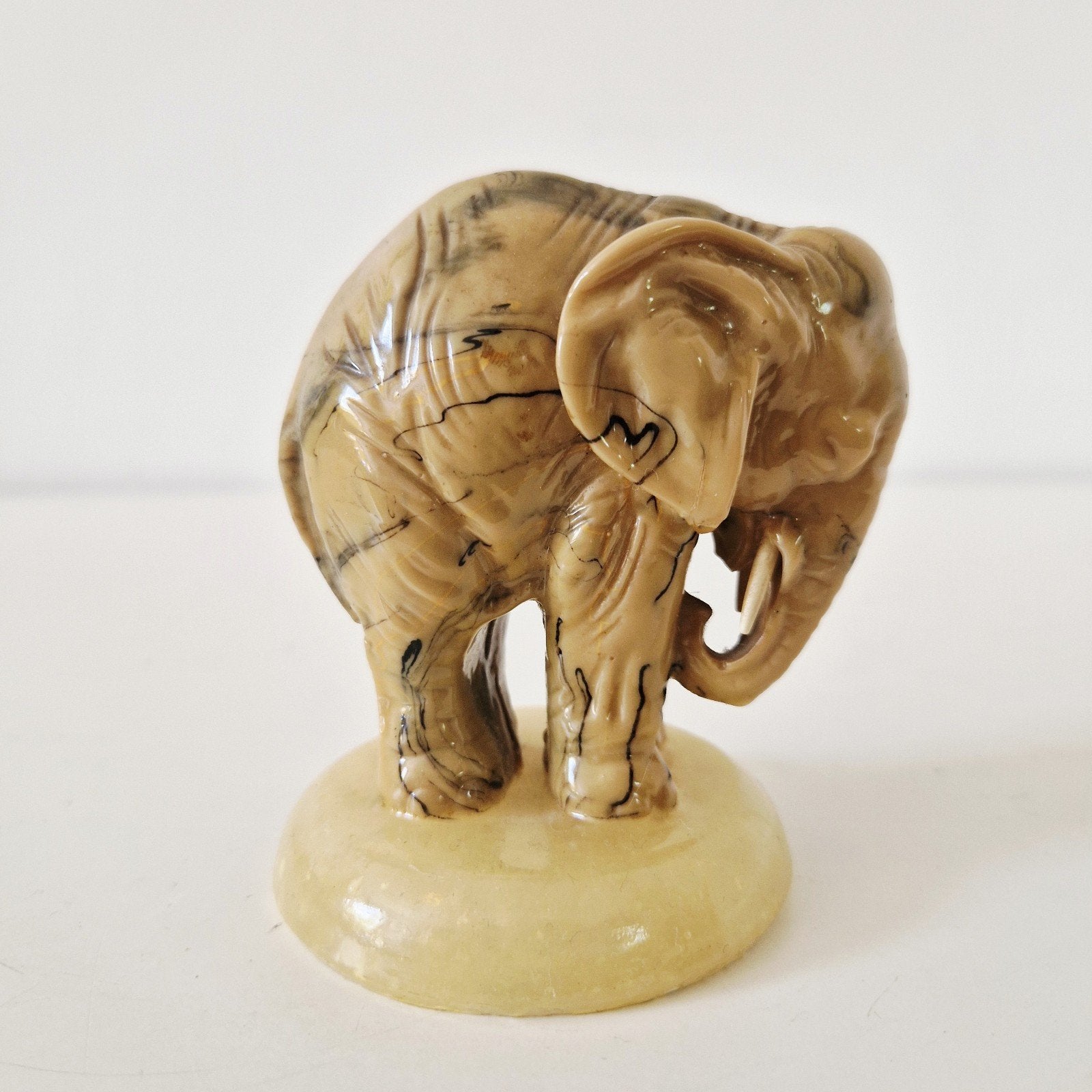 Zeldzaam vintage olifant beeldje op steen albast, Minder dan 20 cm, Art nouveau, Ophalen of Verzenden, Handgemaakt