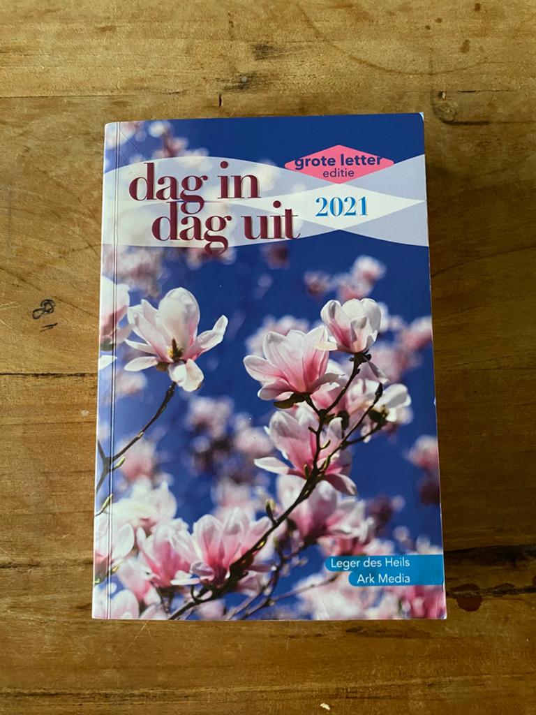 Dag in dag uit 2021, Boeken, Ophalen of Verzenden, Zo goed als nieuw, Christendom | Protestants