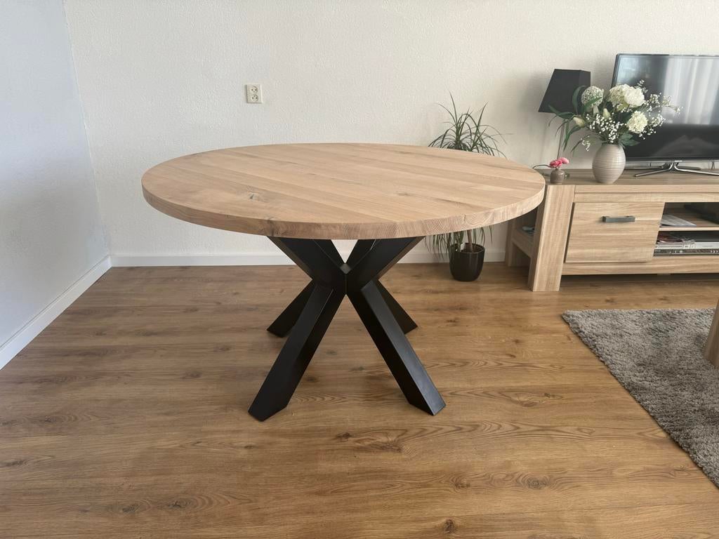 Ronde eettafel met eiken blad en metalen spinpoot, Huis en Inrichting, Tafels | Eettafels, Ophalen, 100 tot 150 cm, Zo goed als nieuw