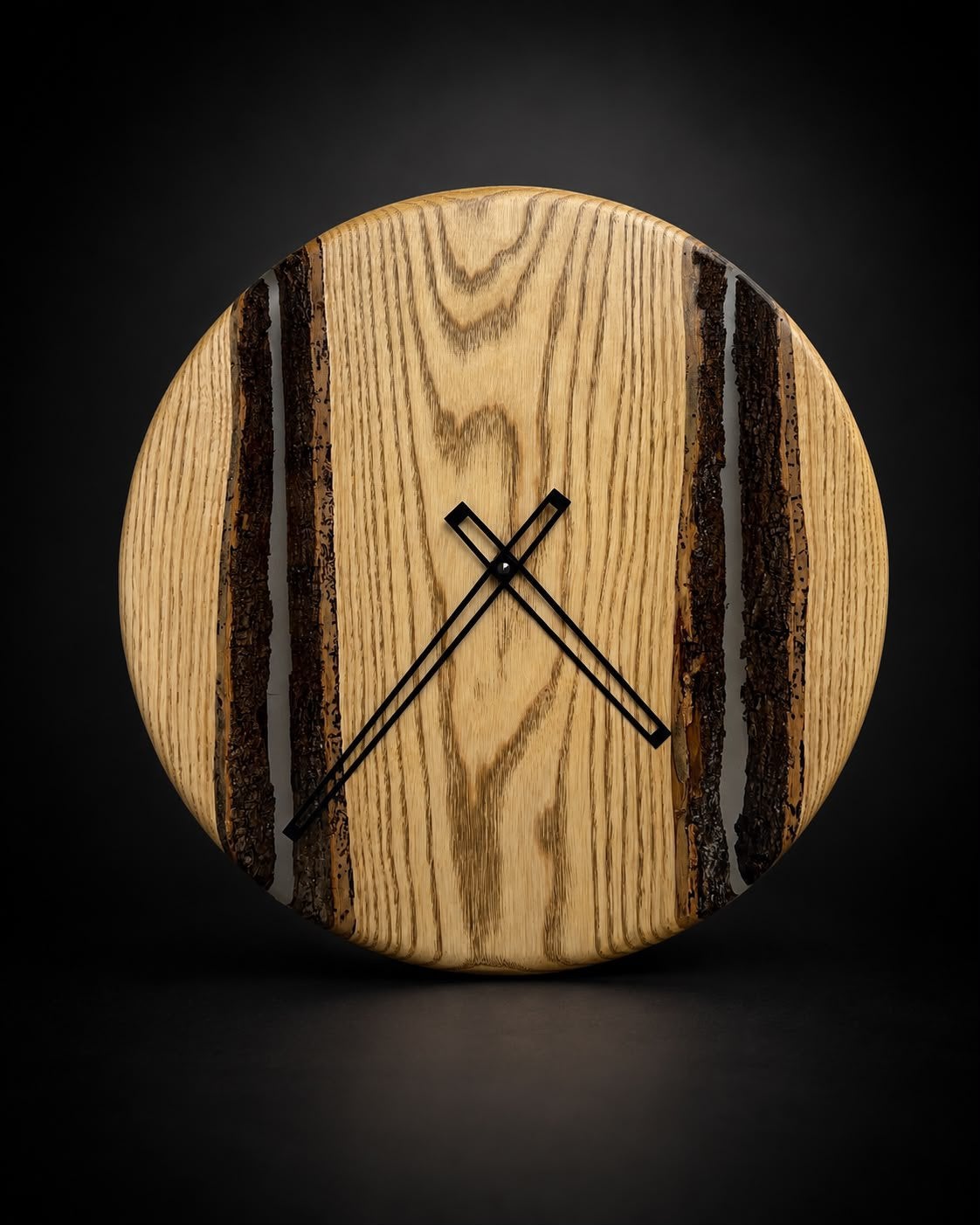 Design wandklok van massief hout en epoxy, Ophalen of Verzenden, Nieuw, Wandklok