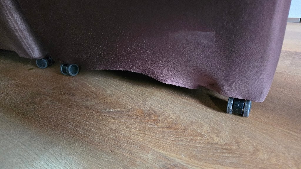Foto 5 van Gratis 4x Haco eetkamerstoelen Lousanne met bruine hoezen