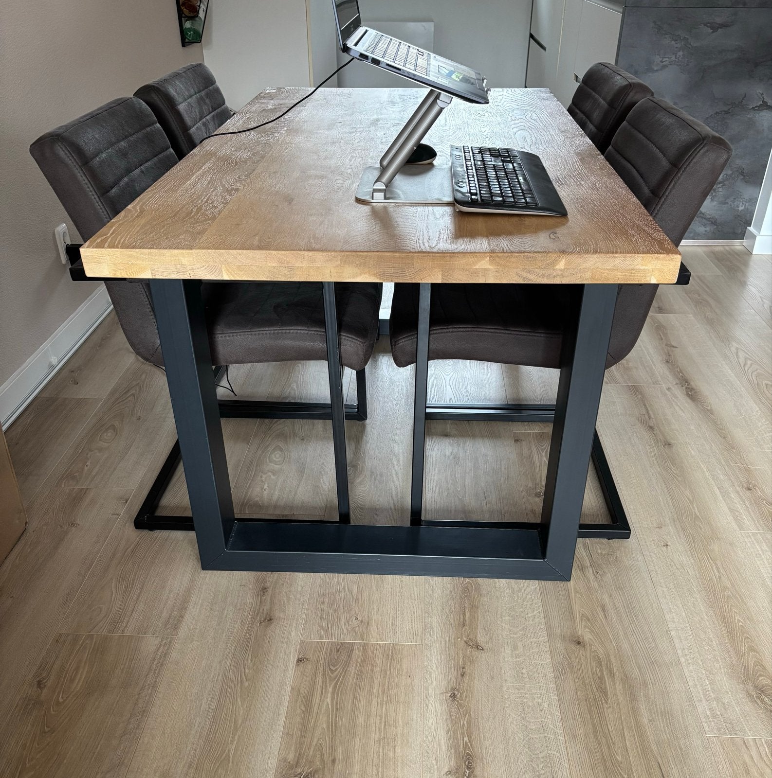 Eikenhouten eettafel met zwart metalen U-poot, Huis en Inrichting, Ophalen, Gebruikt, Eikenhout, 50 tot 100 cm