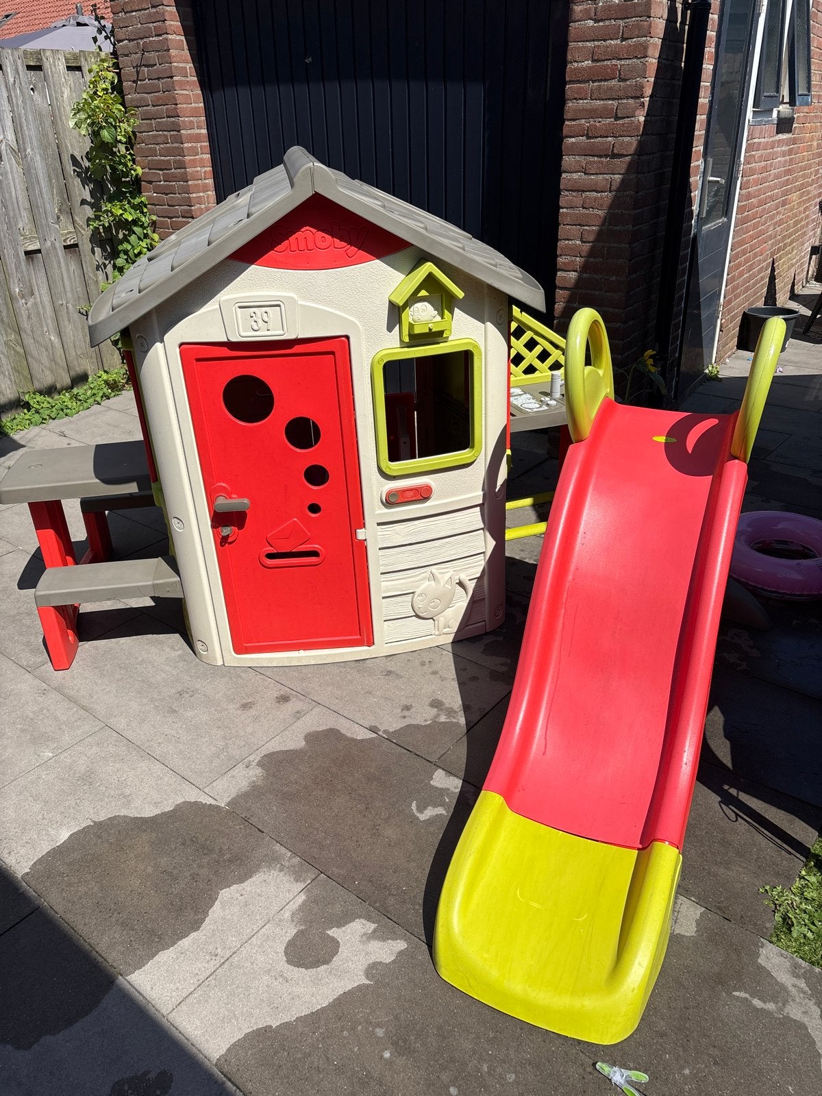 Smoby Speelhuis met Picknicktafel en aparte glijbaan, Ophalen, Gebruikt, Kunststof