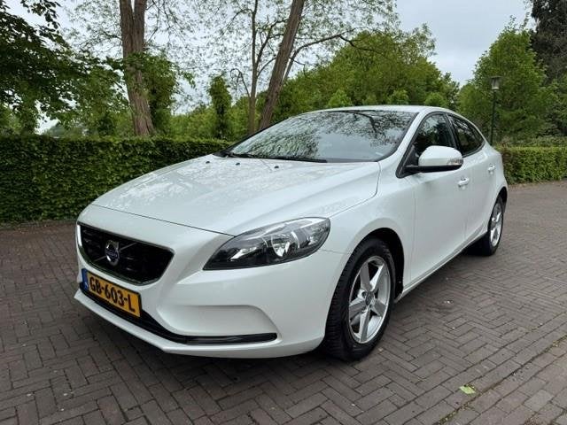 Volvo V40 1.6 T2 Kinetic/Trekhaak/Navigatie/Cruise/APK, Auto's, Voorwielaandrijving, Gebruikt, 4 cilinders, Wit