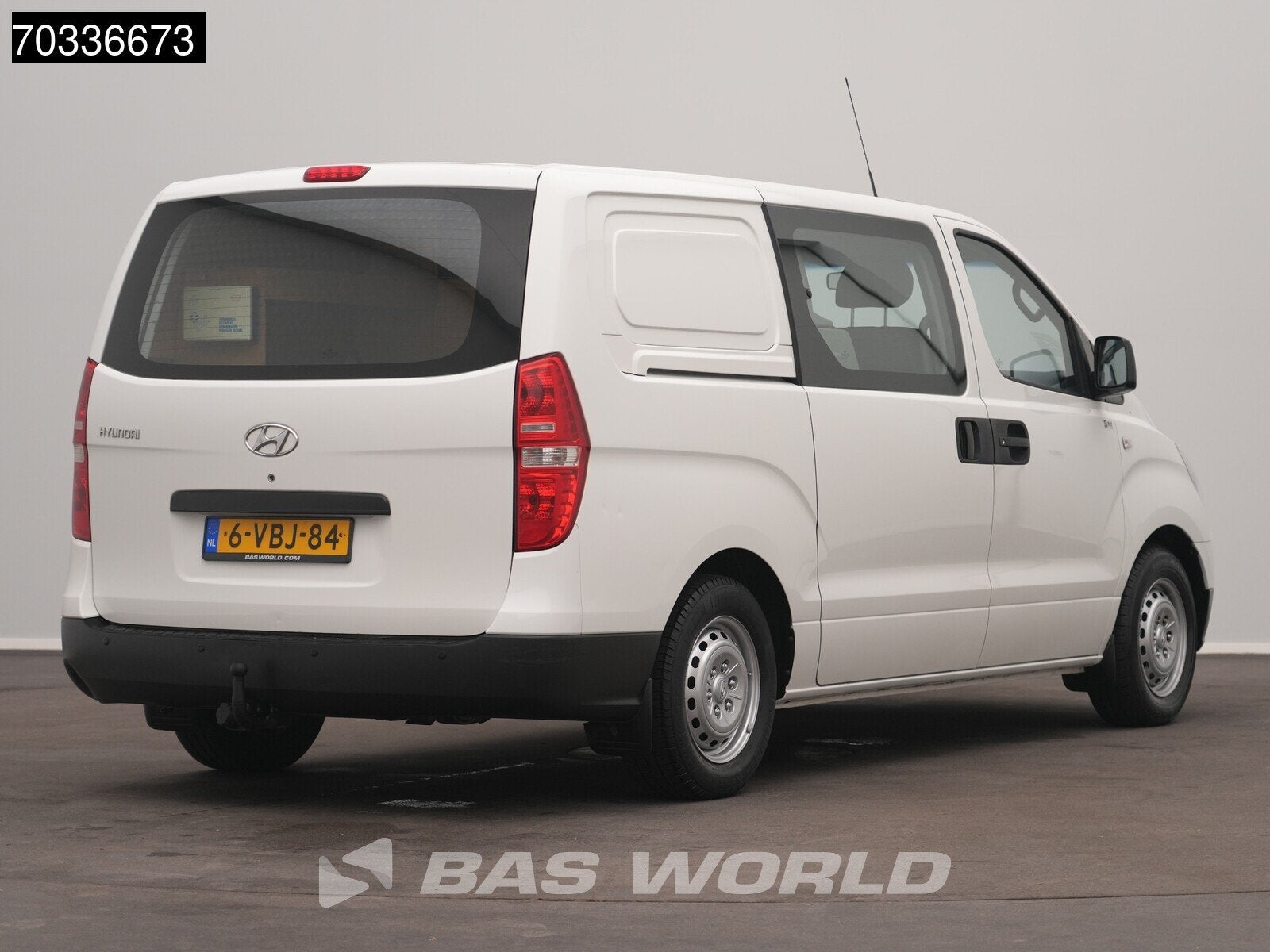 Hyundai H300 136pk L2H1 Dubbele Cabine Airco Trekhaak APK 05, Auto's, Stof, Gebruikt, Wit, 6 stoelen