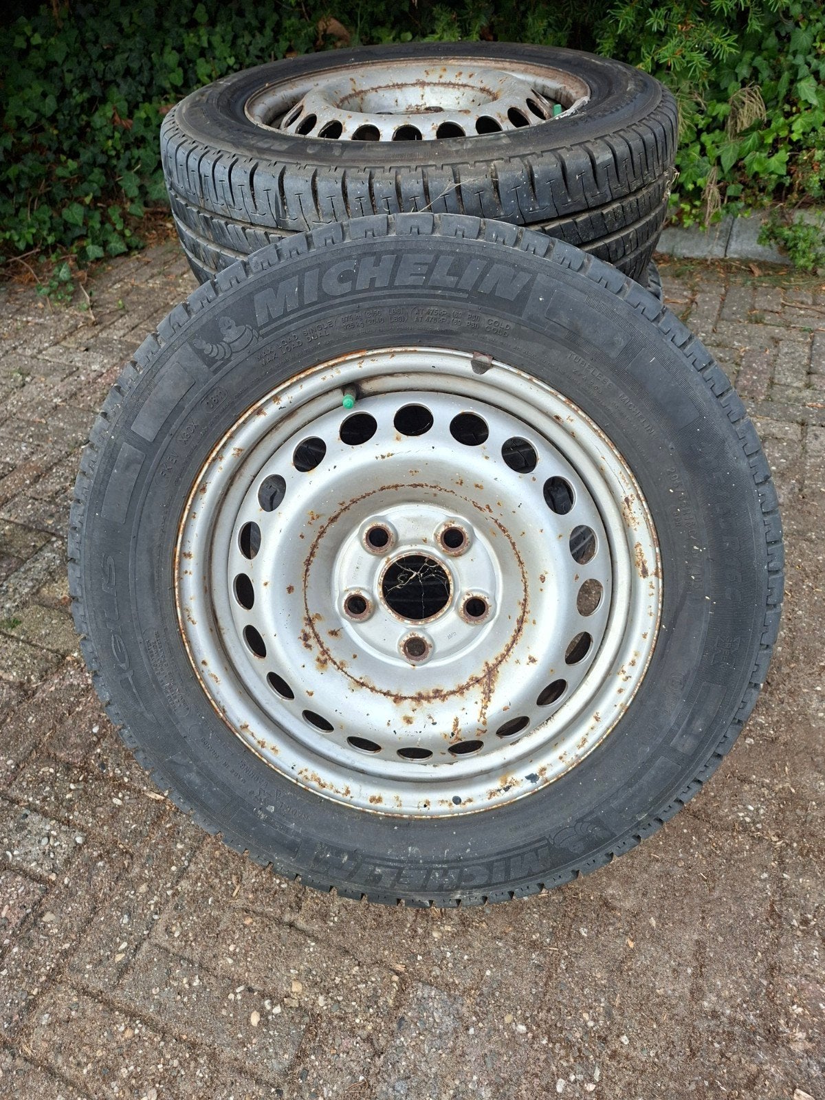 Michelin banden op stalen velgen voor VW T5 205/65 R16, Auto-onderdelen, Banden en Velgen, Ophalen, 16 inch, Banden en Velgen