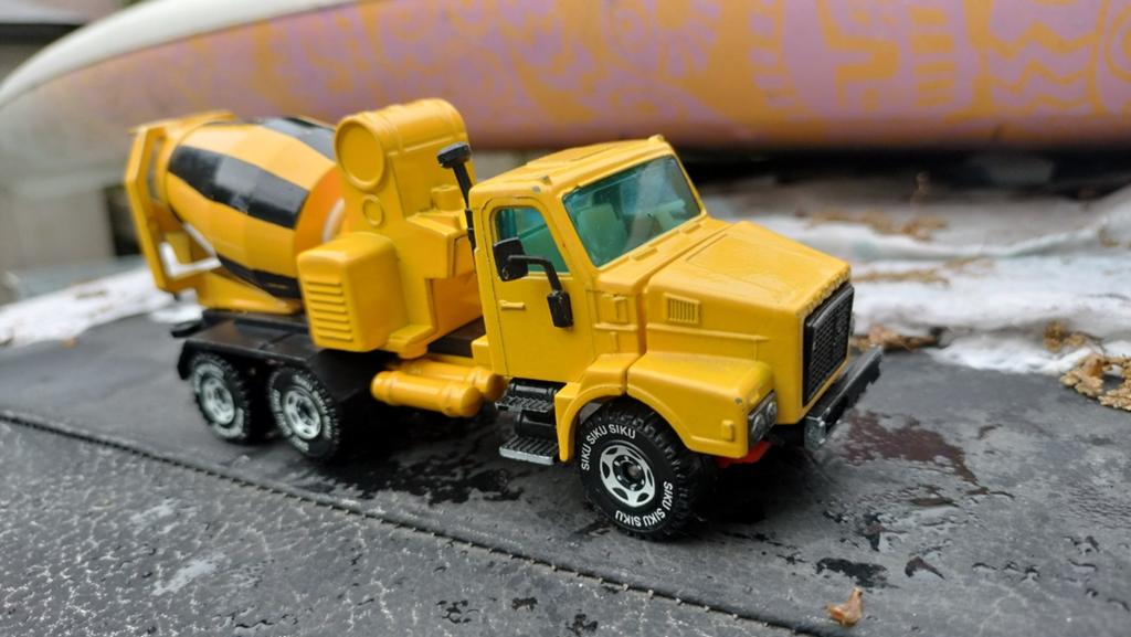 SIKU VOLVO CEMENTMIXER, Hobby en Vrije tijd, Modelauto's | 1:43, Ophalen of Verzenden, Gebruikt, Bus of Vrachtwagen, SIKU