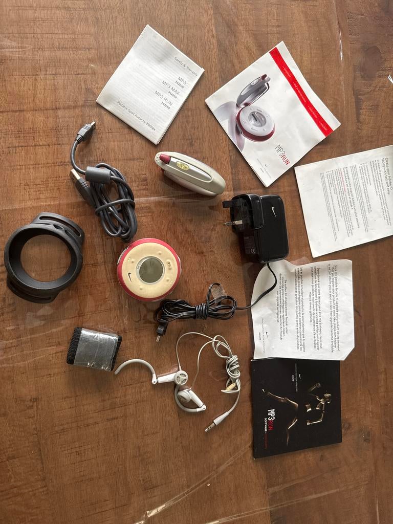 Philips Nike MP3Run MP3-speler met accessoires, Audio, Tv en Foto, Mp3-spelers | Overige merken, Ophalen of Verzenden, Gebruikt