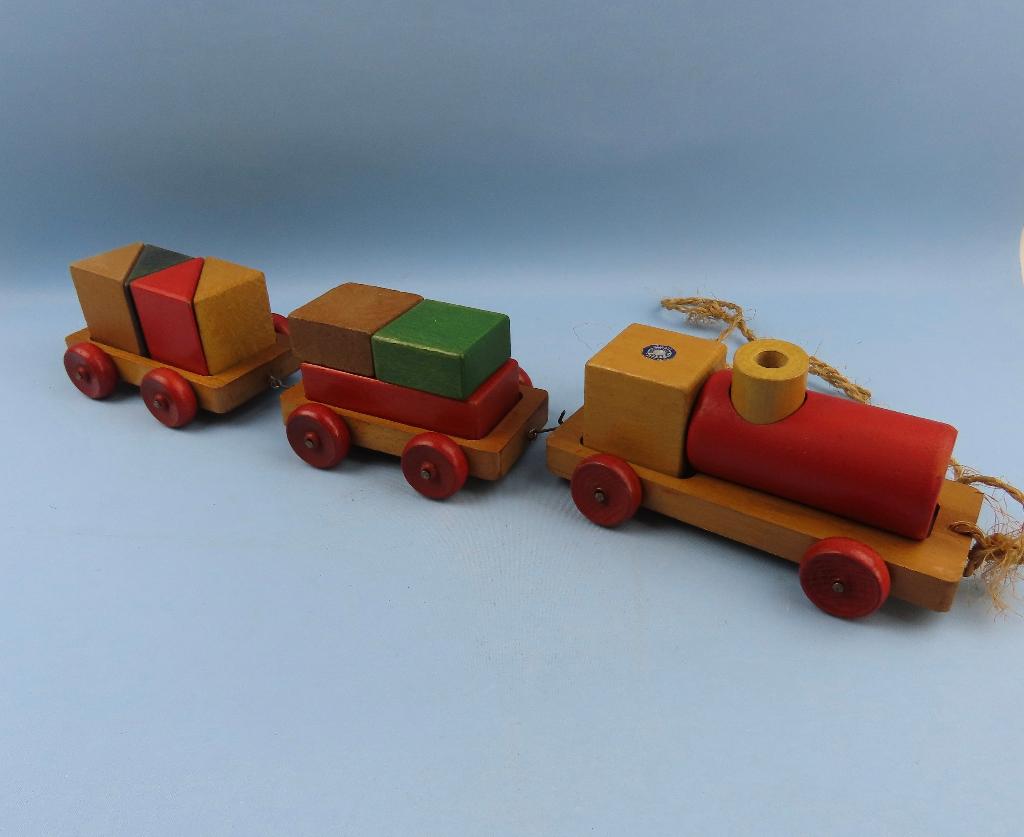 Nooitgedagt IJlst houten trein met wagons - gemerkt., Ophalen of Verzenden