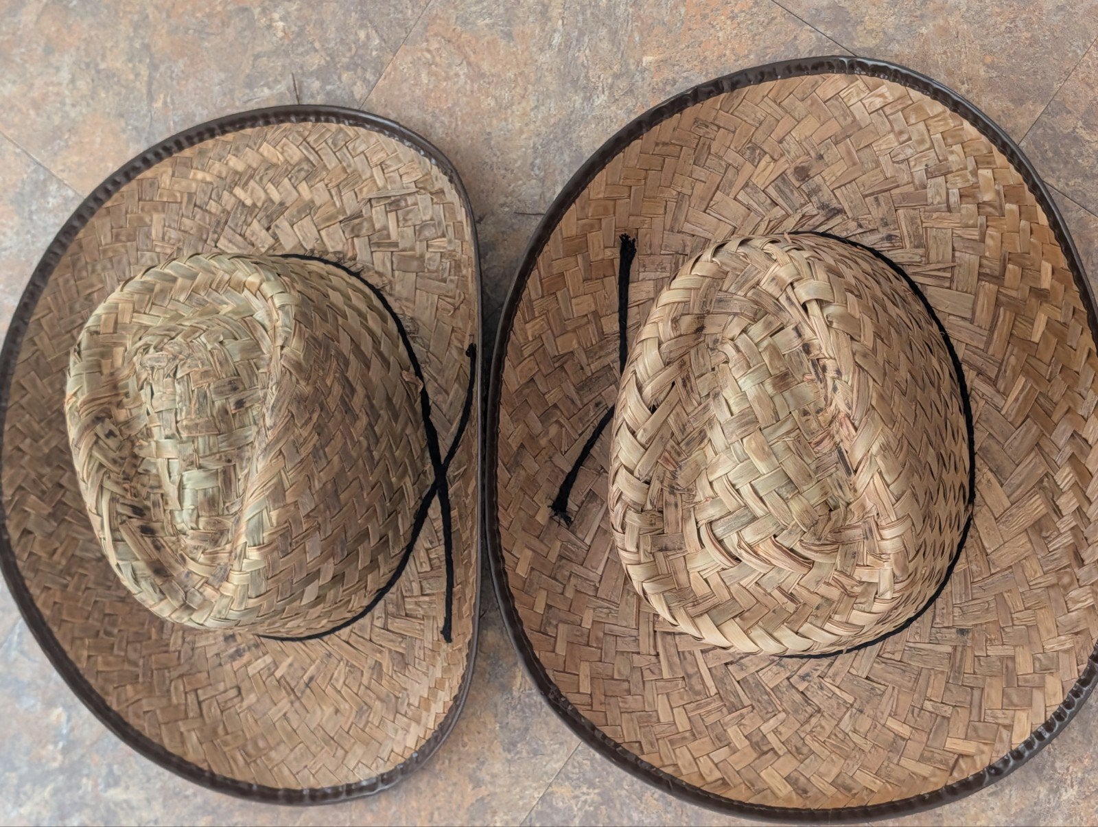 2 cowboy-petten en 2 sjaaltjes., Ophalen of Verzenden, Zo goed als nieuw, Maat 46/48 (XL) of groter, Carnaval