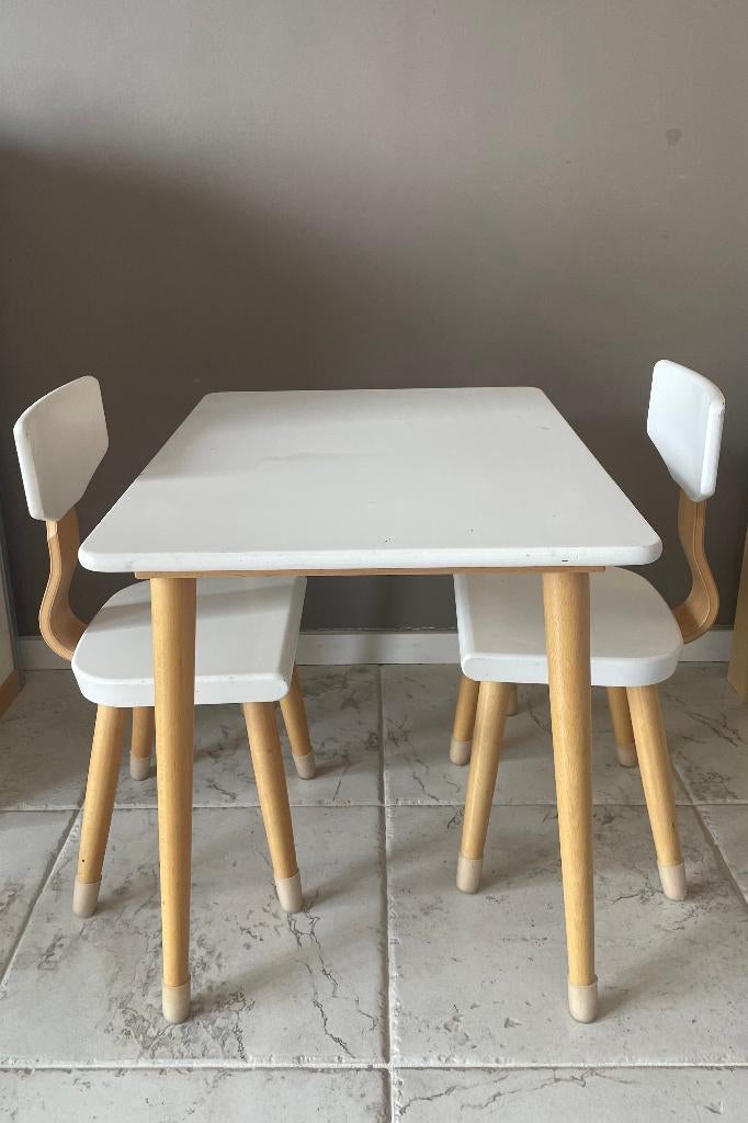 Houten tafel en twee stoeltjes, Kinderen en Baby's, Ophalen, Gebruikt, Tafel