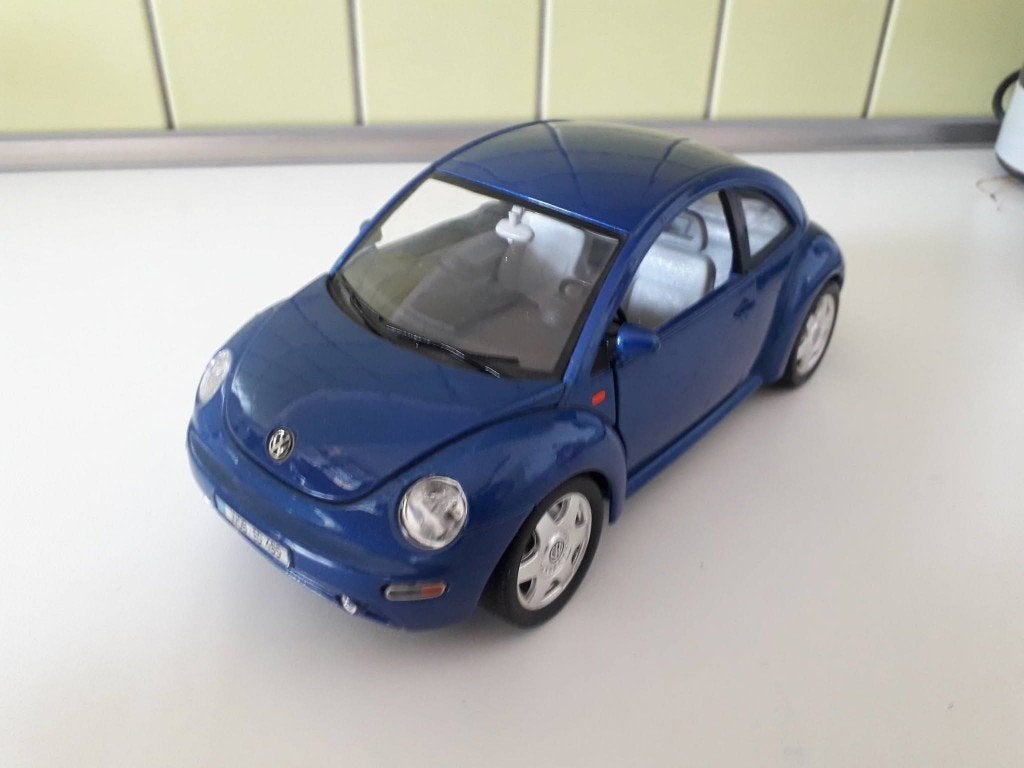 new beetle              bburago         volkswagen, Ophalen of Verzenden, Zo goed als nieuw, Auto, Bburago