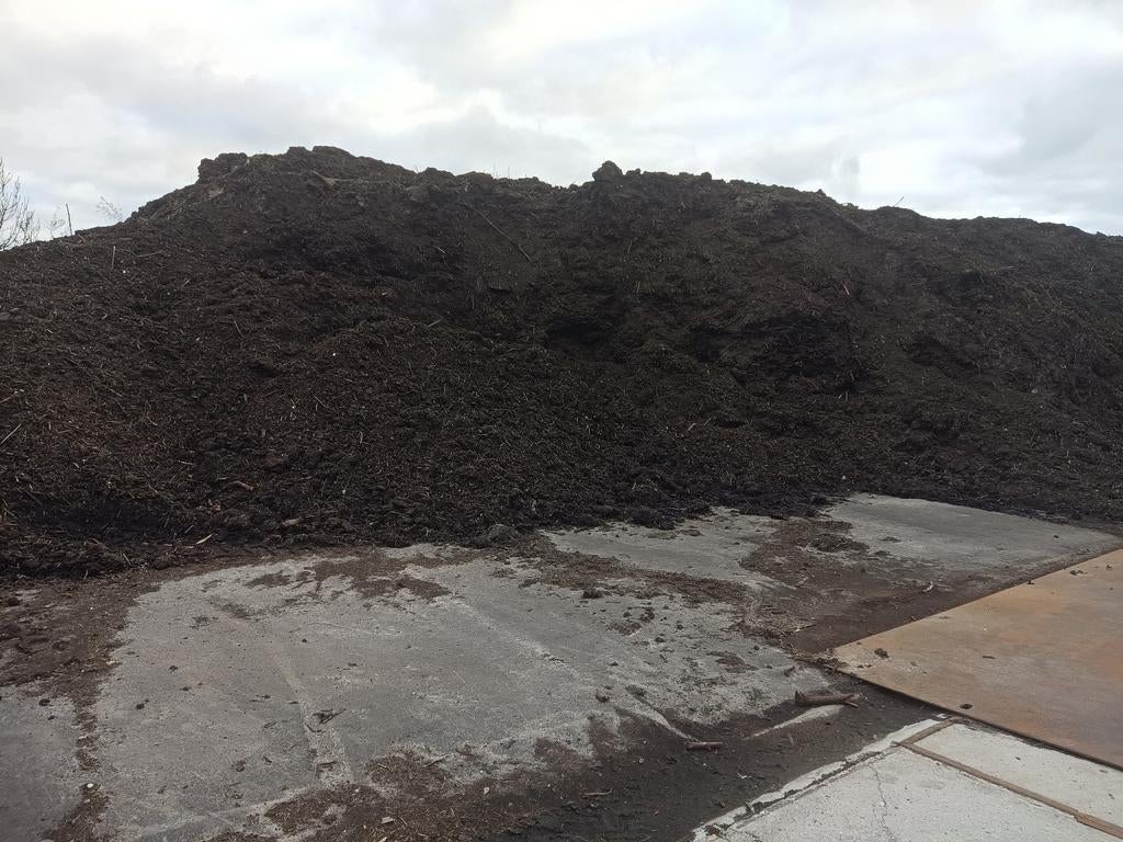 Grove compost 0-40mm en gekeurde zeefgrond te koop, Ophalen, Compost