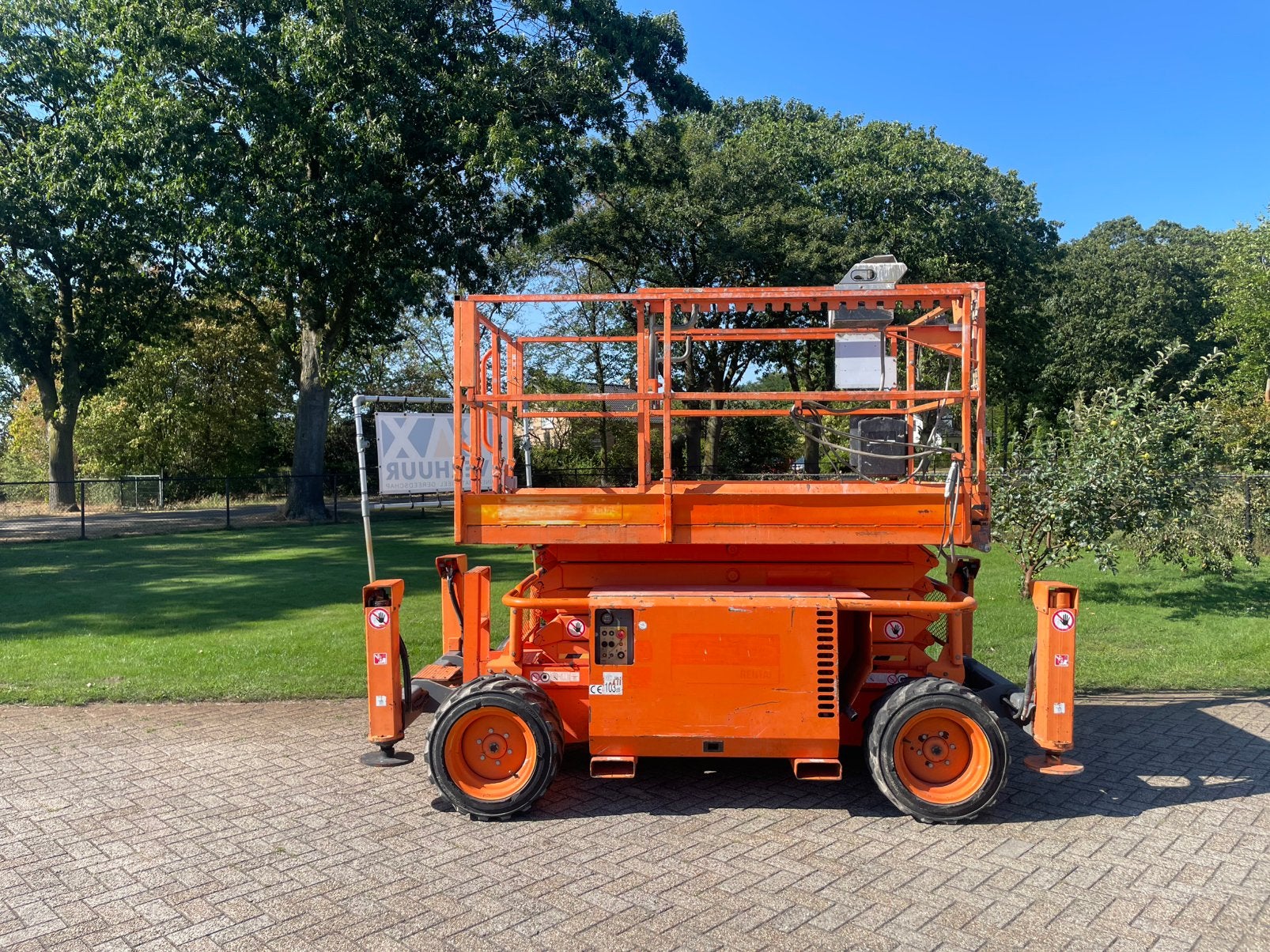 Skyjack SJ6832 schaarhoogwerker 4x4 ruwterrein, Ophalen, Gebruikt