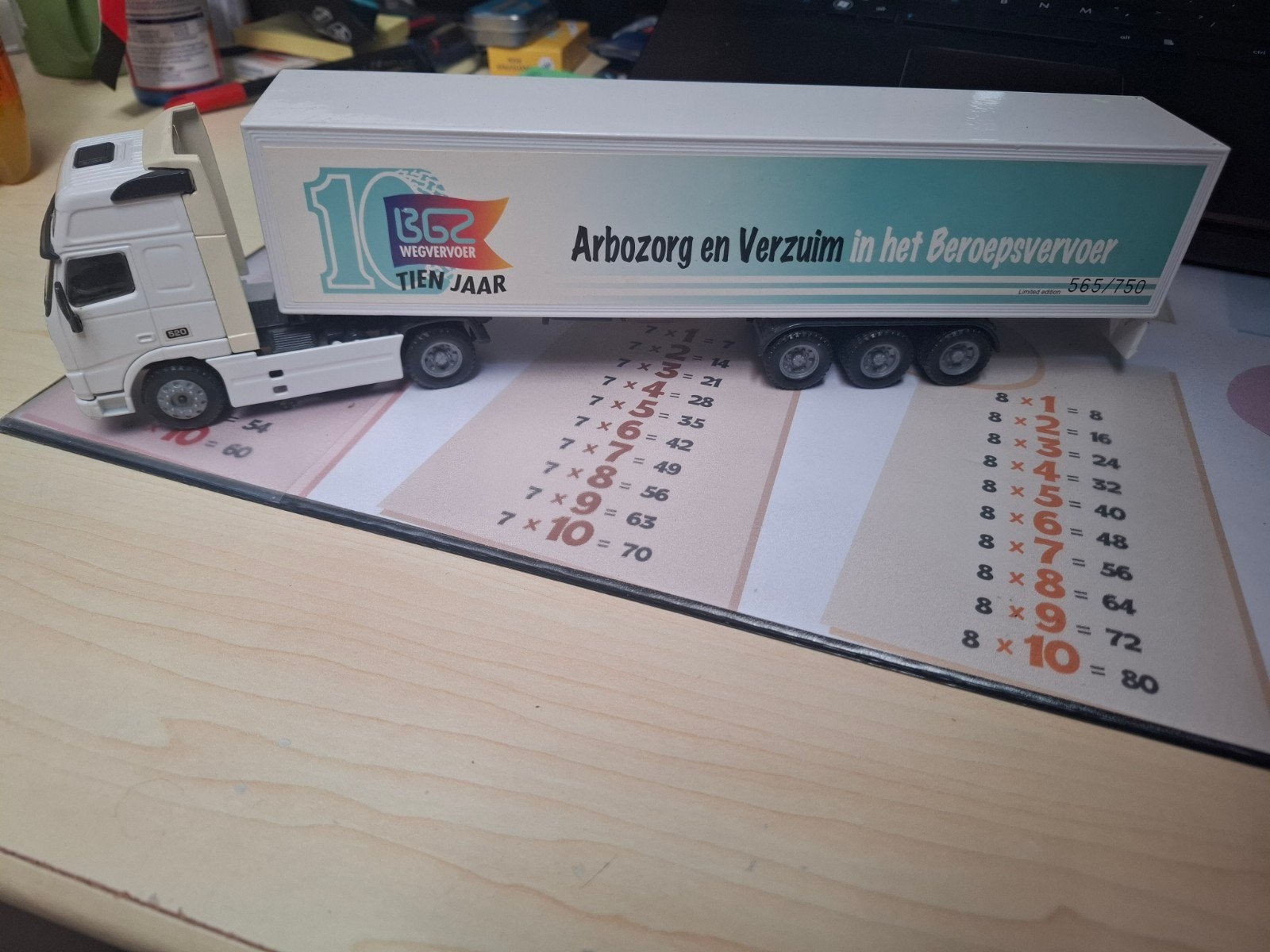 Volvo Globetrotter XL FH16 model met trailer gelimiteerd., Overige merken, 1:32 tot 1:50, Ophalen of Verzenden, Zo goed als nieuw