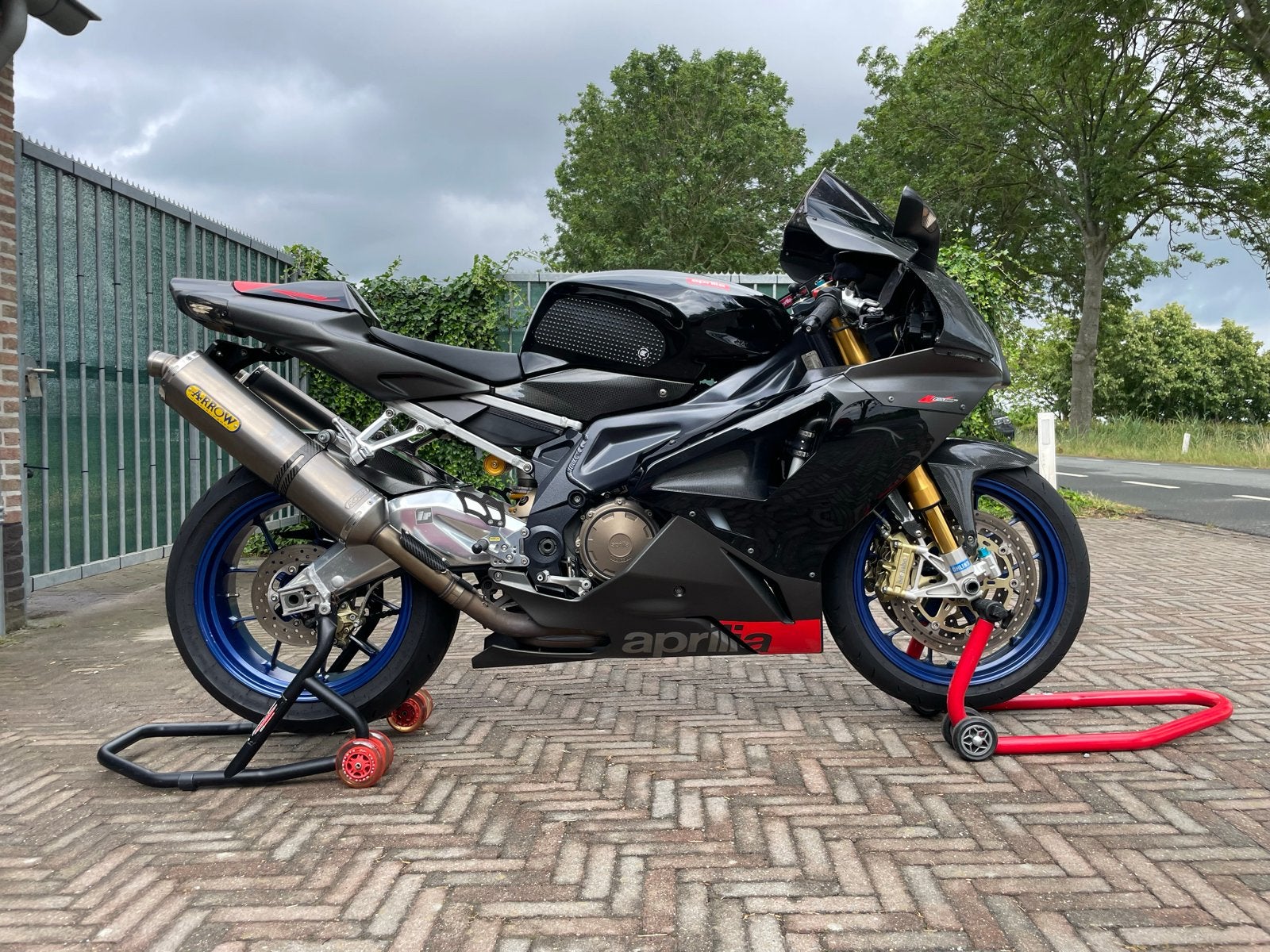 Aprilia RSV 1000 R Factory (look) - Topstaat, Öhlins, Arrow, 2 cilinders, Sportuitlaat, Occasion, Motorrijbewijs A