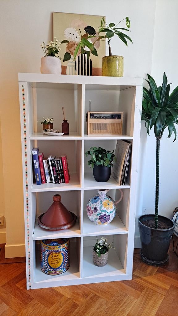 Witte wandkast met 8 vakken, Met plank(en), Gebruikt, 100 tot 150 cm, 25 tot 50 cm