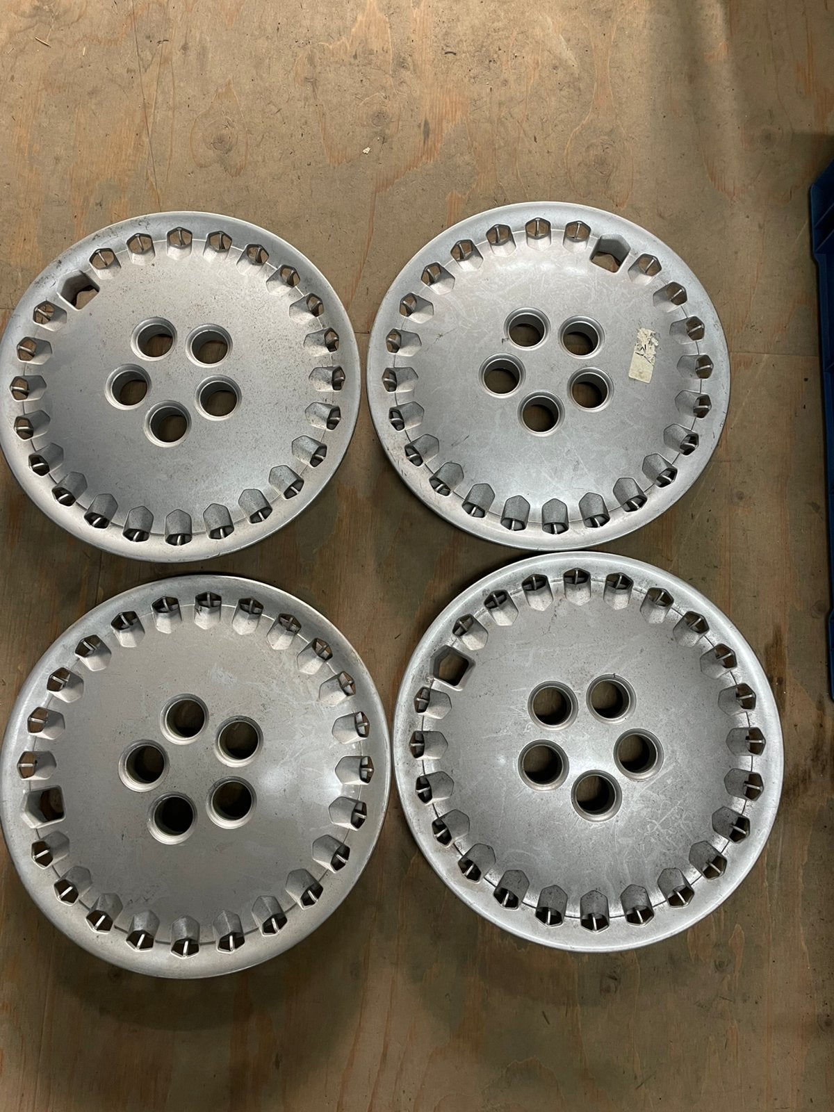 Toyota camry sv20 wieldop set gebruikt, Auto diversen, Wieldoppen, Ophalen of Verzenden, Zo goed als nieuw