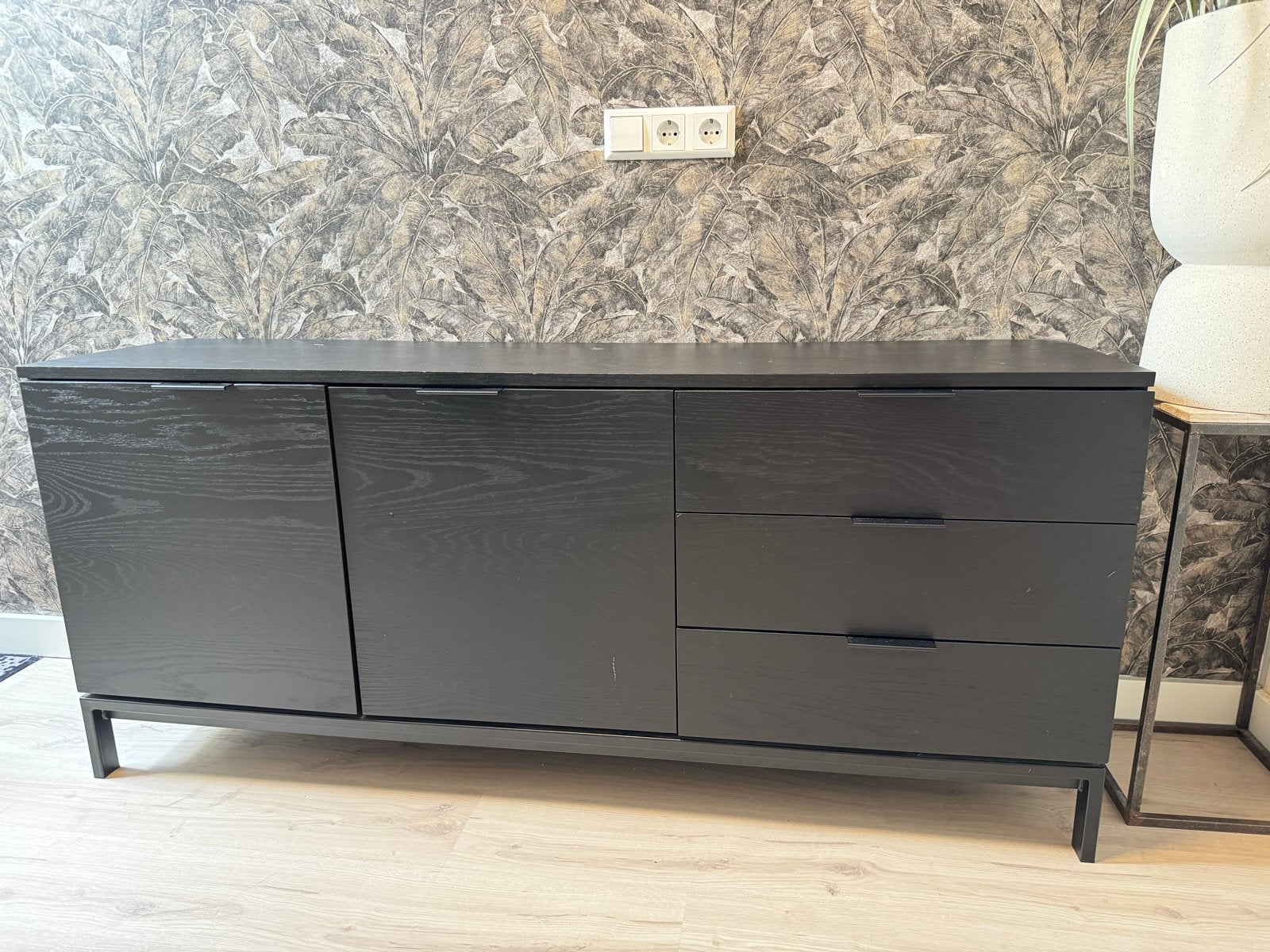 Zwart dressoir met lades en deuren, Ophalen, Gebruikt, 150 tot 200 cm, Met lade(s)