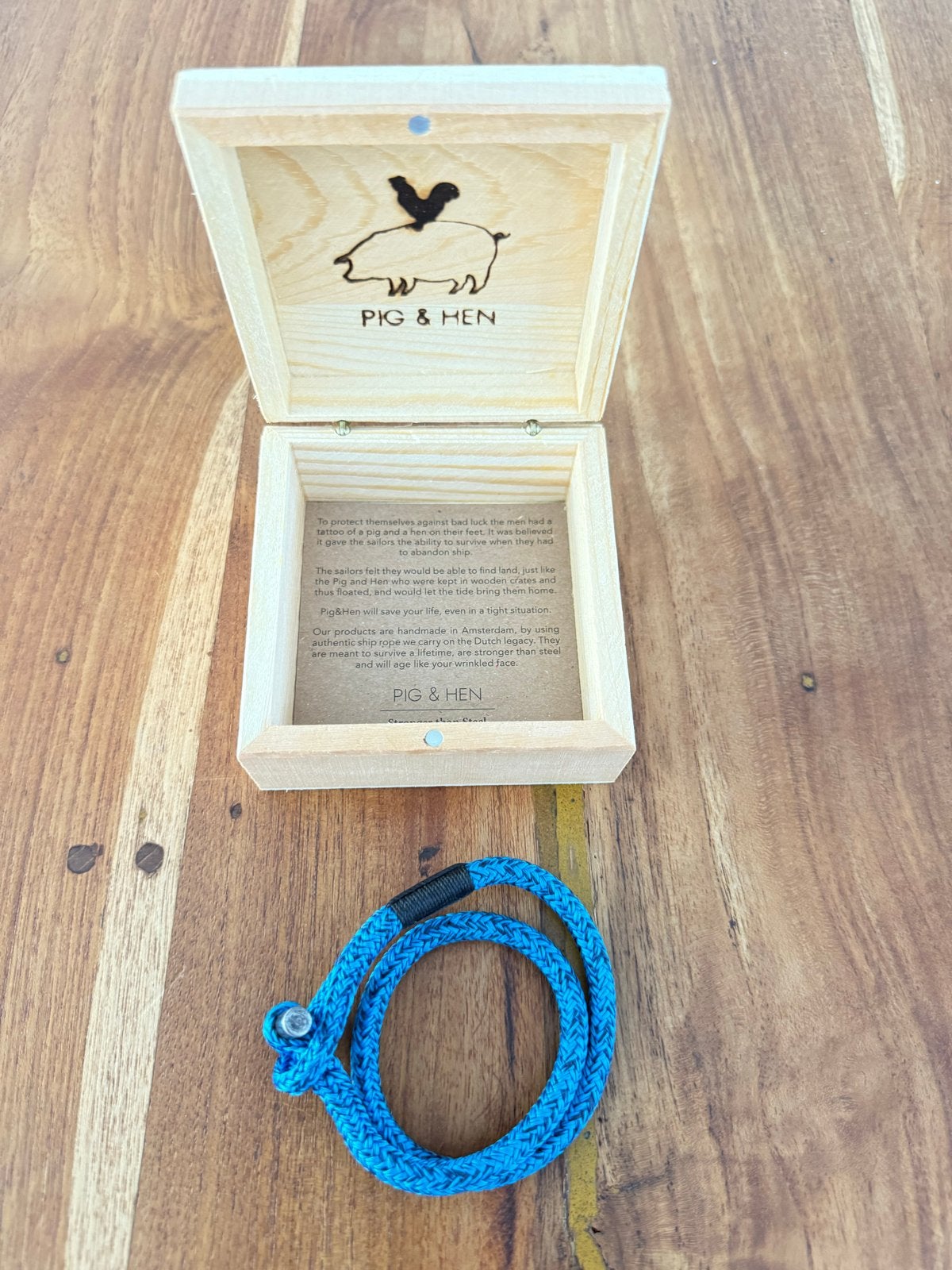 Pig and Hen armband - Sterker dan staal, Ophalen of Verzenden, Zo goed als nieuw, Blauw, Overige materialen