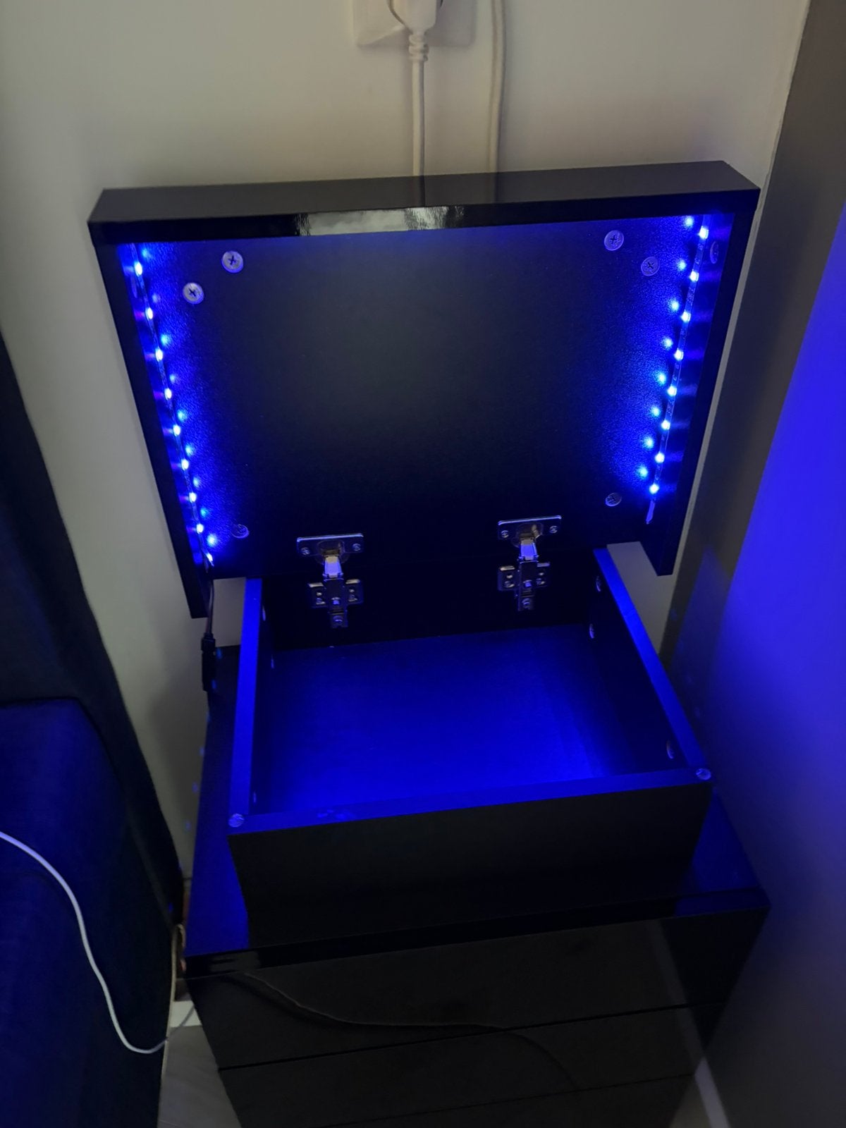 Nachtkast met led, Ophalen, Zo goed als nieuw, Minder dan 45 cm, Minder dan 55 cm