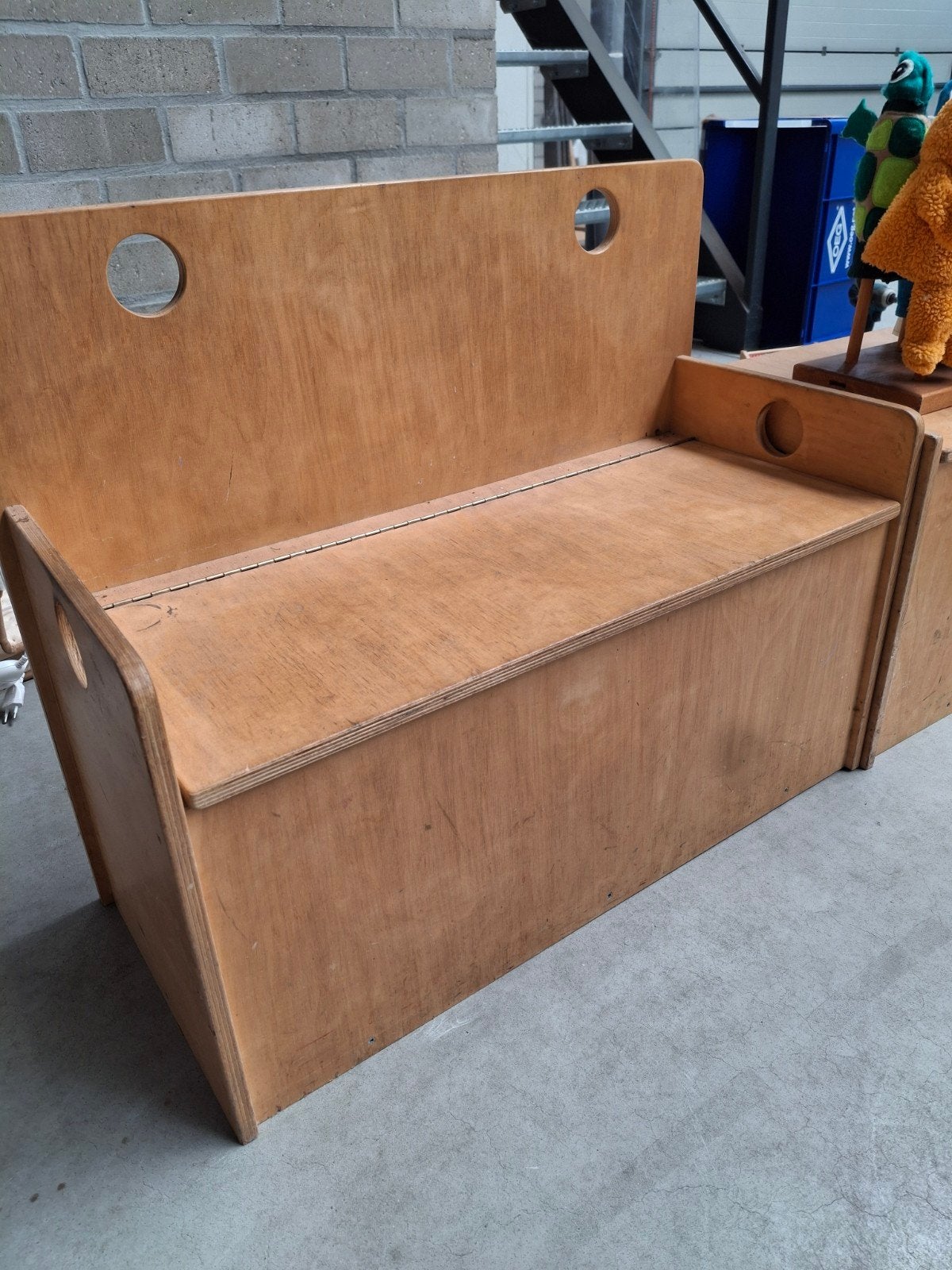 Houten opberg bankjes met poppen, Ophalen