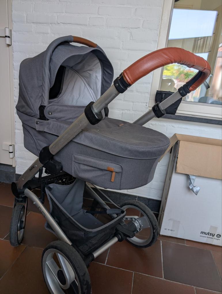 Mutsy Nio kinderwagen met accesoires, Kinderen en Baby's, Kinderwagens en Combinaties, Ophalen of Verzenden, Gebruikt, Mutsy, Verstelbare duwstang