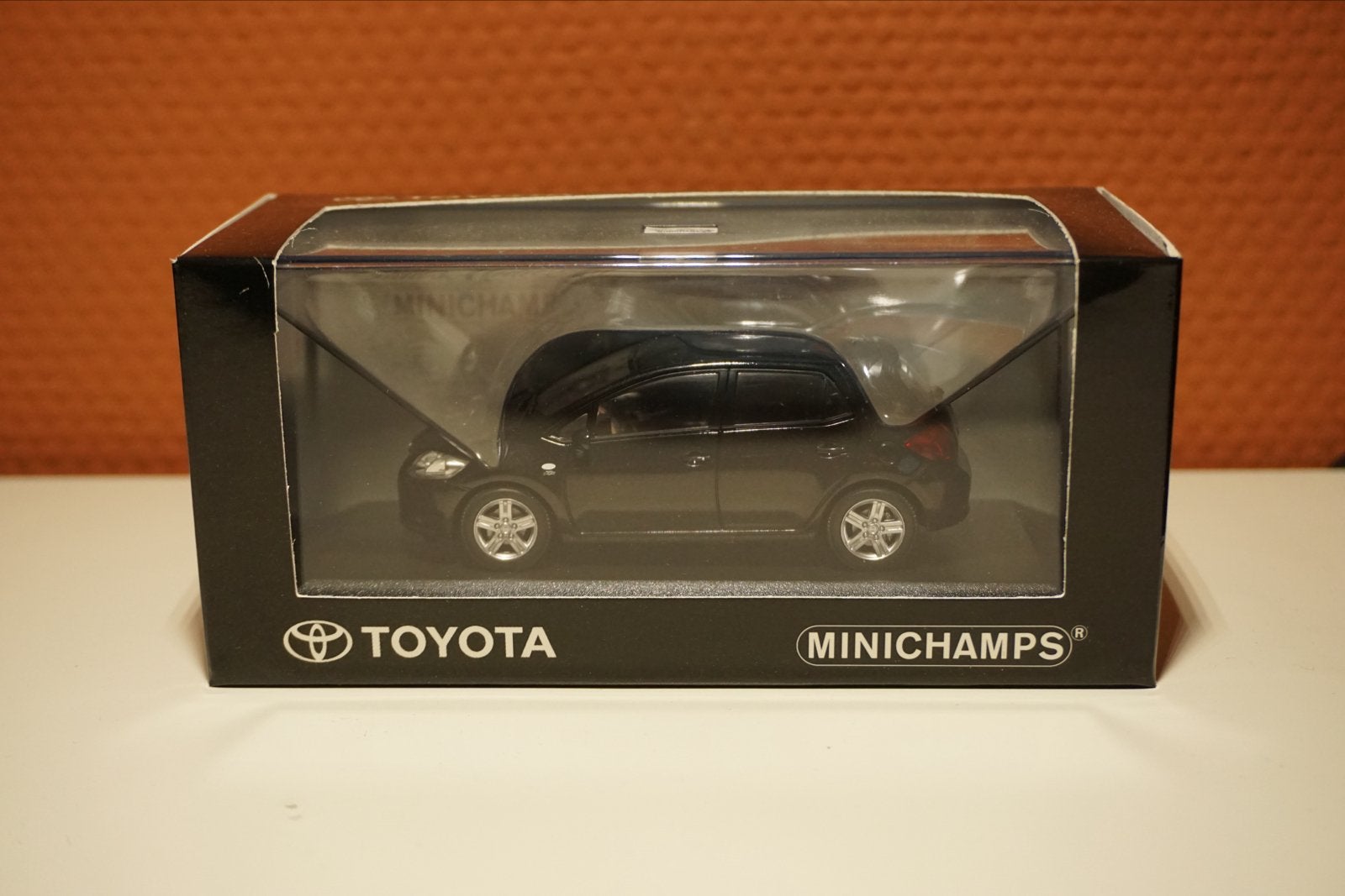 Foto 9 van Minichamps Toyota Modelauto's - Diverse Modellen