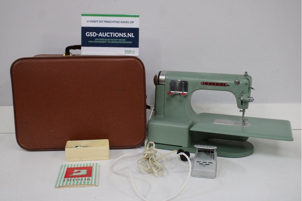 Fridor Naaimachine met koffer en accessoires, Ophalen of Verzenden