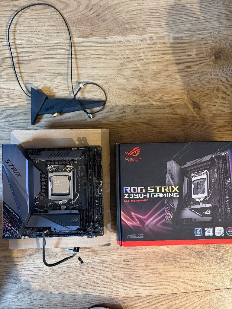 ASUS ROG Strix Z390-I + i5-8500, moederbord defect, Computers en Software, Moederborden, Ophalen of Verzenden, Niet werkend, Intel