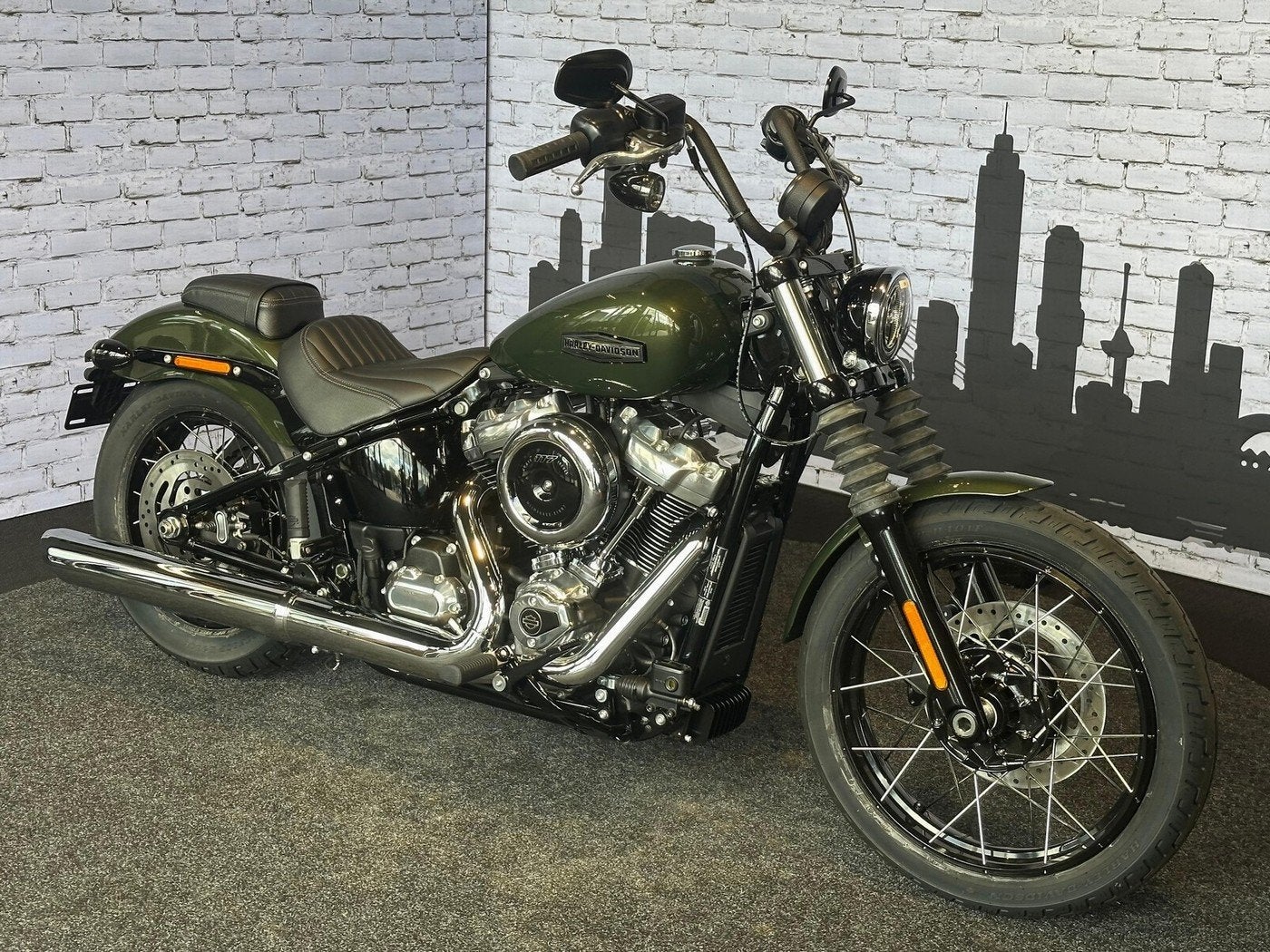 Harley-Davidson FXBB STREET BOB Laced Wheels - Premium Solid, Motoren, Laan van Vredenoord 33
2289 DA  RIJSWIJK, NL, Nieuw, Bedrijf