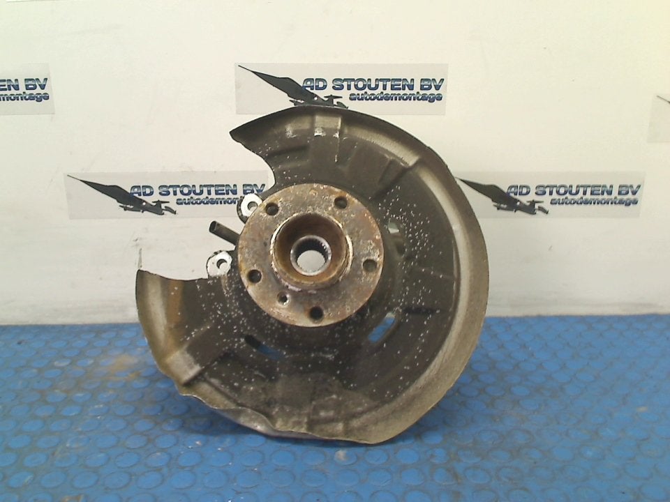 Fusee Rechts Achter BMW 5 serie Touring (F11) 2012, Gebruikt, Petuelring 130, München 80809, , Duitsland, BMW, Bayerische Motoren Werke AG