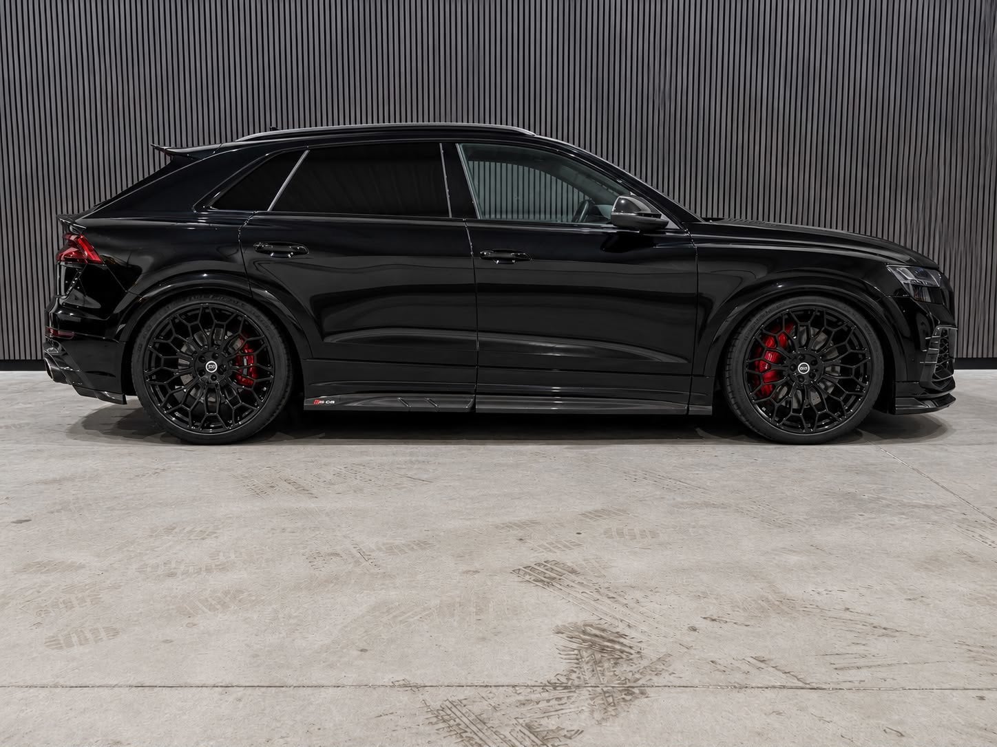 Audi RS Q8 4.0 TFSI RSQ8 Quattro / Urban Carbon / Akrapovic, Auto's, Dealer onderhouden, Gebruikt, 600 pk, Zwart
