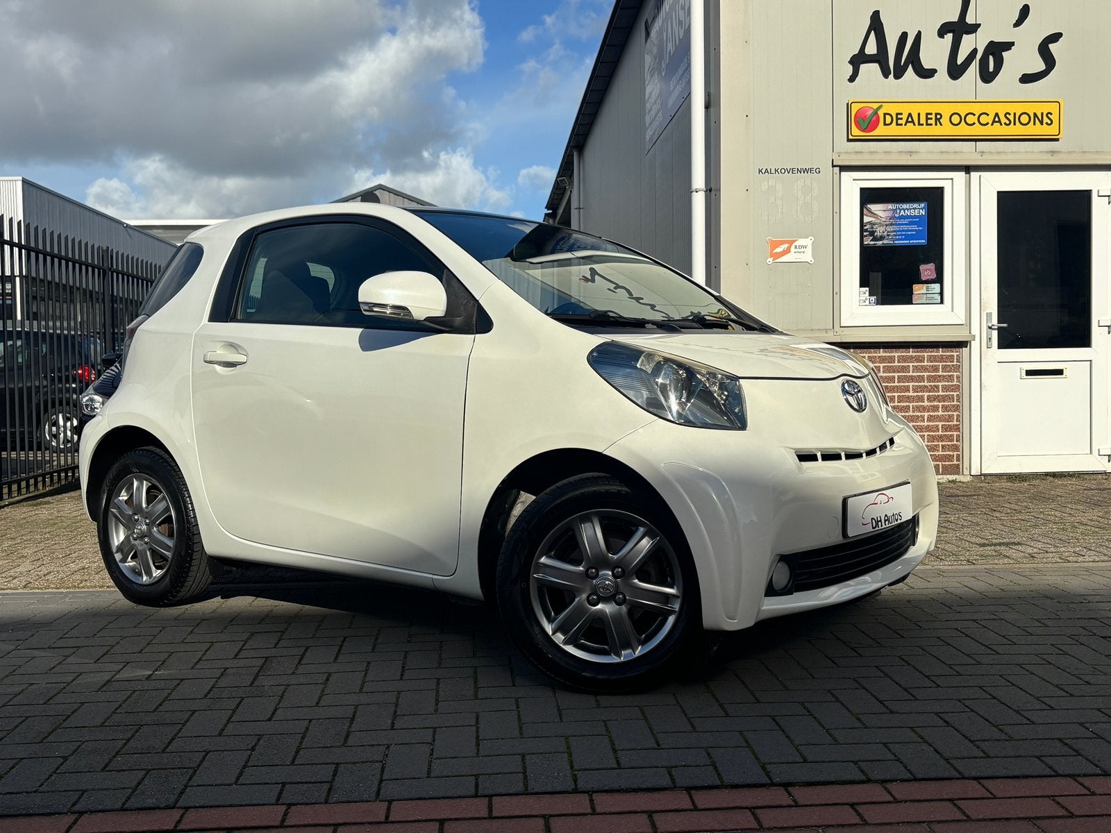 Toyota IQ 1.0 | Aspiration | Airco | Zwart dak | LM Velgen, Zwart, 4 stoelen, Origineel Nederlands, Bedrijf