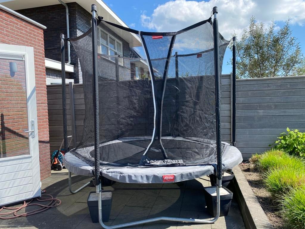 BERG Trampoline met veiligheidsnet en 4 gewichten, Ophalen, Zo goed als nieuw