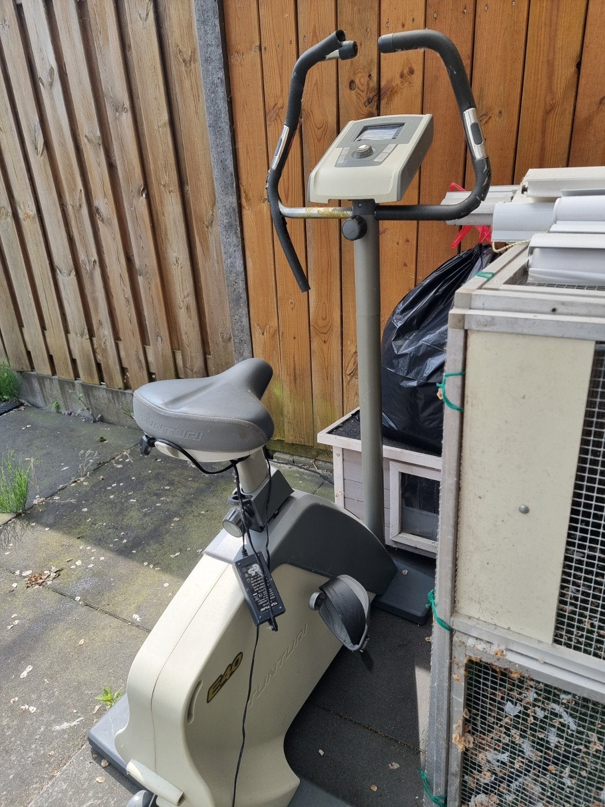 Hometrainer - Bijna gratis af te halen, Ophalen, Gebruikt, Metaal, Benen