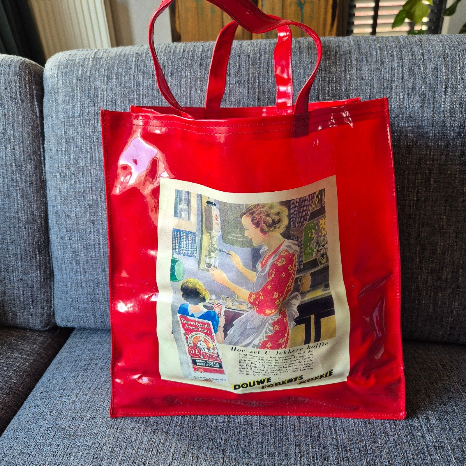 Vintage Douwe Egberts Draagtas - Rood met Retro Afbeeldingen, Ophalen of Verzenden, Gebruikt, Gebruiksvoorwerp