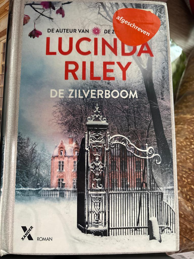 De Zilverboom - Lucinda Riley (Roman), Ophalen of Verzenden, Gelezen, Nederland